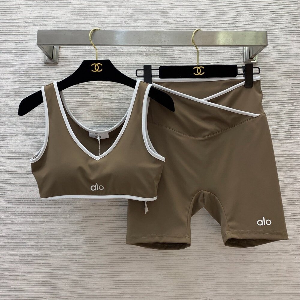 Women ALO Yoga shorts + tank top